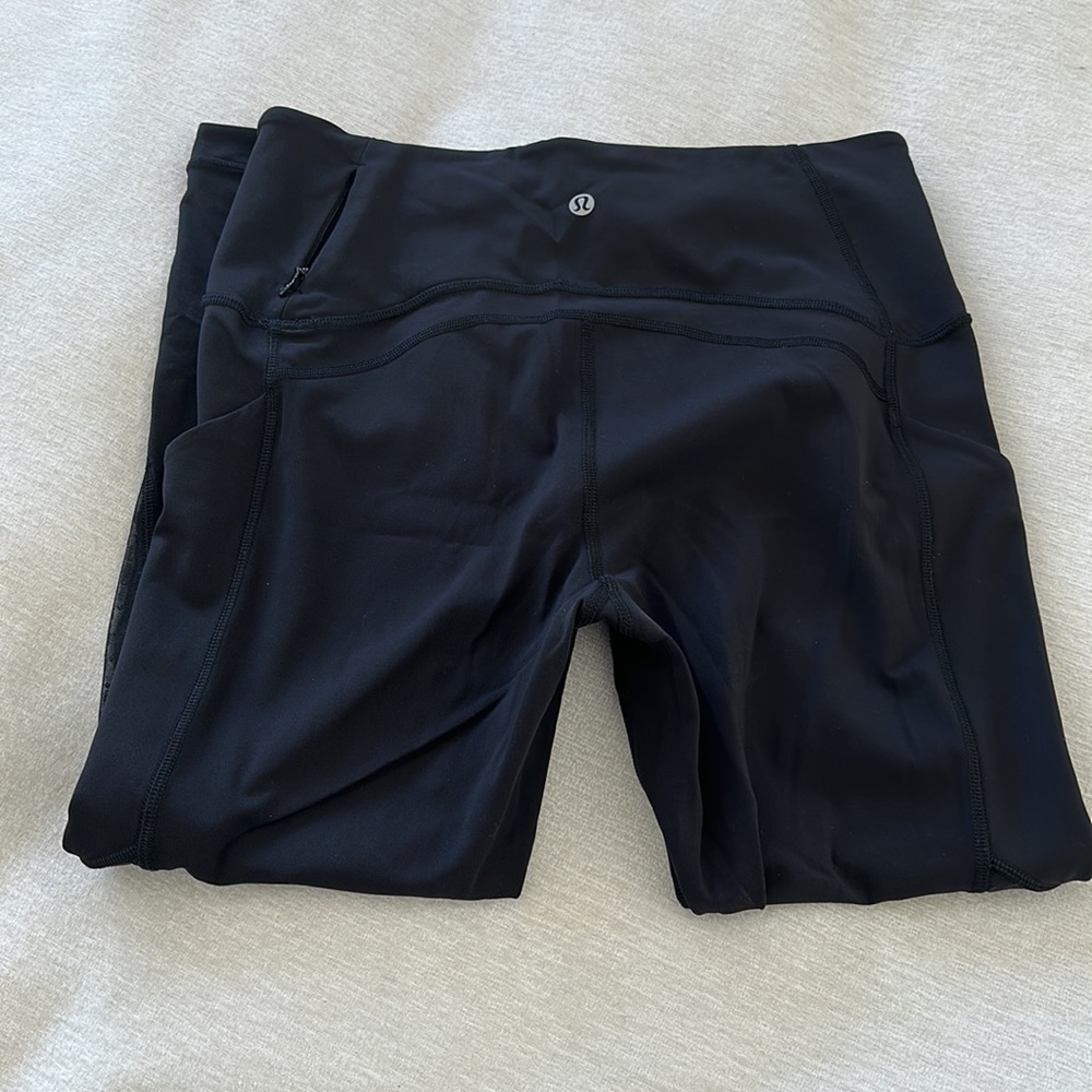 Lululemon Sole Training Crop with New York details Sz 8 🏃🏻‍♀️🧎🏻‍♀️ - Picture 6 of 11